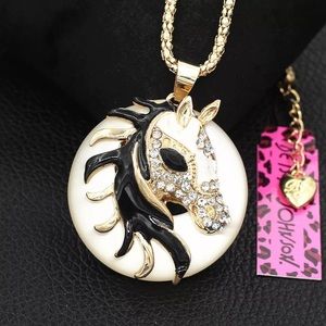 Luxury Quality Stunning Horse Medallion  🐴🐴🐴